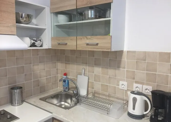 Loutraki Hostel Albergue *